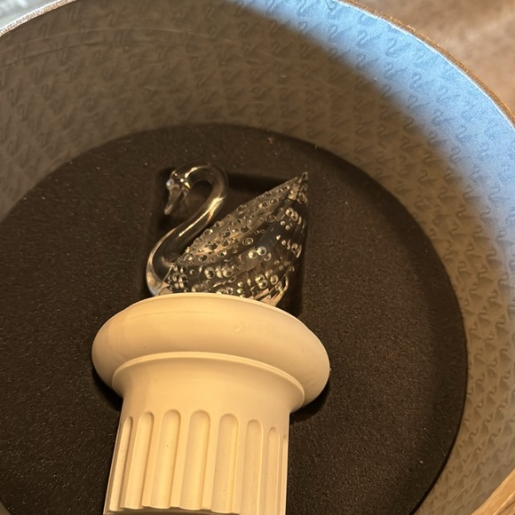 Swarovski swan with crystals on wings in mint condition. - Picture 5 of 5